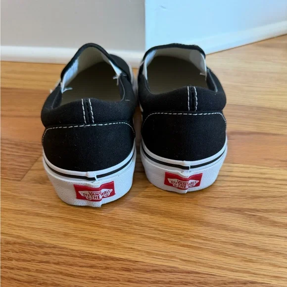NWT Vans Classic Slip-On Shoes in Black Size 6- White Accents - Picture 7 of 9